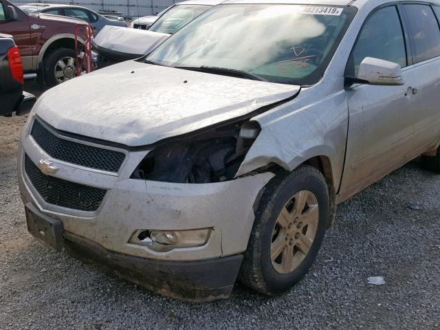 1GNLVFED8AJ208756 - 2010 CHEVROLET TRAVERSE L SILVER photo 9