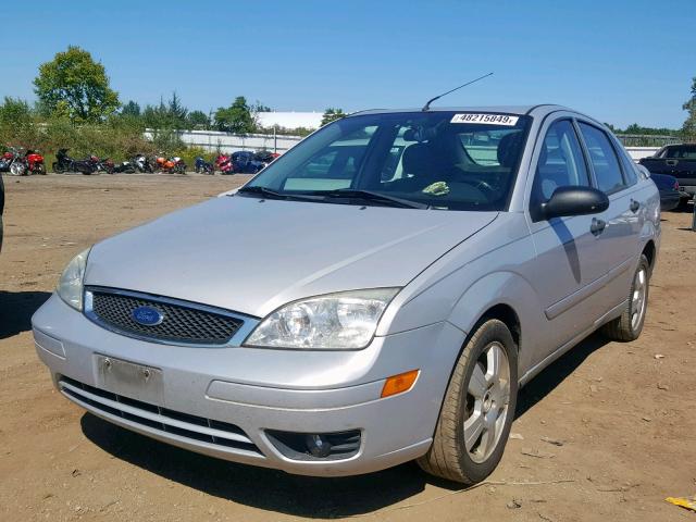 1FAHP34N77W363317 - 2007 FORD FOCUS ZX4 SILVER photo 2