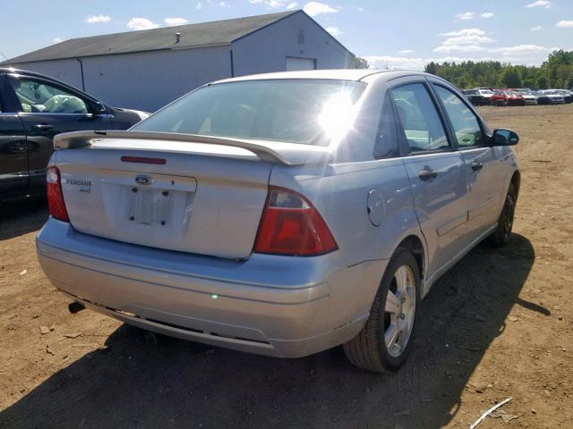 1FAHP34N77W363317 - 2007 FORD FOCUS ZX4 SILVER photo 4