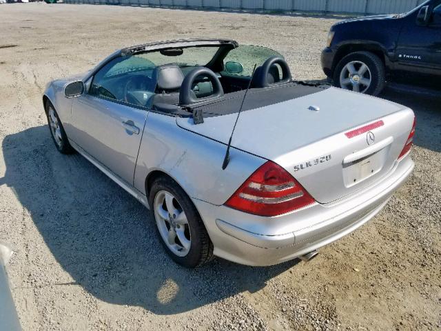 WDBKK65F31F190439 - 2001 MERCEDES-BENZ SLK 320 SILVER photo 3