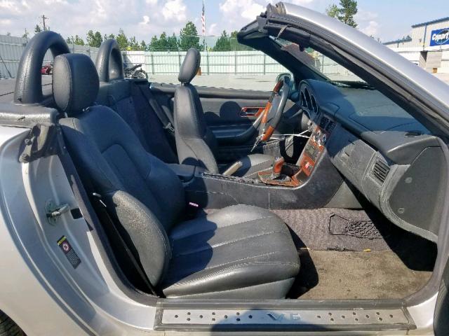 WDBKK65F31F190439 - 2001 MERCEDES-BENZ SLK 320 SILVER photo 5