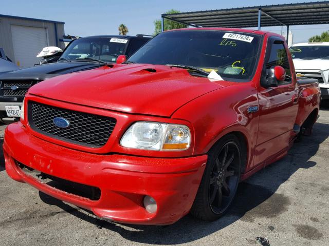 2FTZF0739YCB16050 - 2000 FORD F150 SVT L RED photo 2