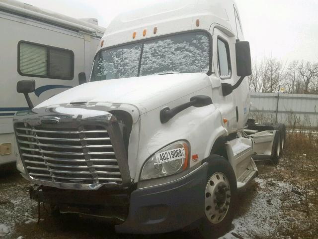 1FUJGLDR5DLBU3715 - 2013 FREIGHTLINER CASCADIA 1 WHITE photo 2