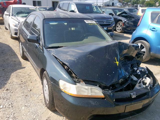 1HGCG164XWA060963 - 1998 HONDA ACCORD LX GREEN photo 1