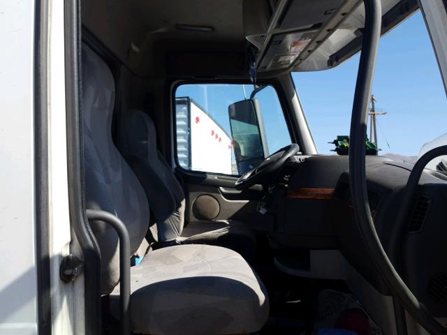 4V4NC9EH0CN538208 - 2012 VOLVO VN VNL WHITE photo 5