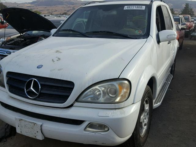 4JGAB54E62A328839 - 2002 MERCEDES-BENZ ML 320 WHITE photo 2