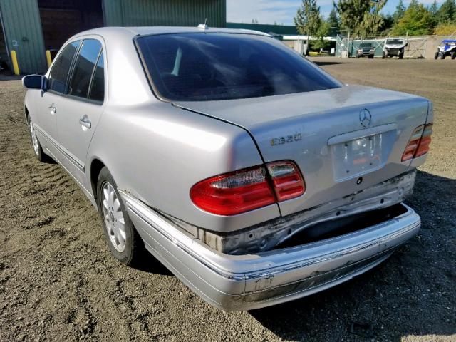 WDBJF65J2YB157020 - 2000 MERCEDES-BENZ E 320 SILVER photo 3