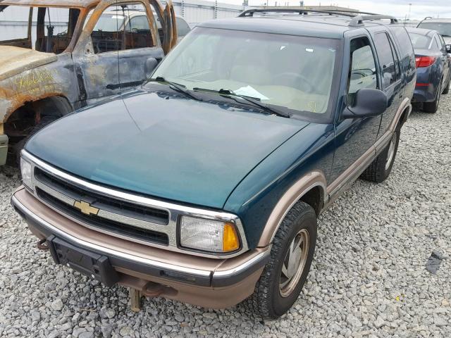 1GNDT13W8T2177782 - 1996 CHEVROLET BLAZER GREEN photo 2