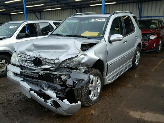 4JGAB57E15A569840 - 2005 MERCEDES-BENZ ML 350 SILVER photo 2