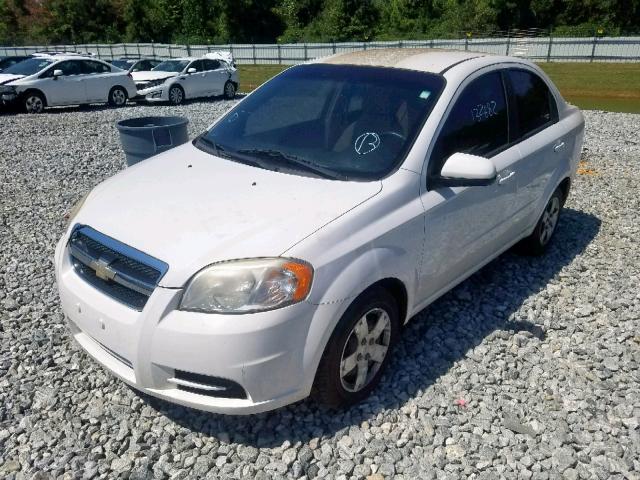 KL1TD5DE2AB087319 - 2010 CHEVROLET AVEO LS WHITE photo 2