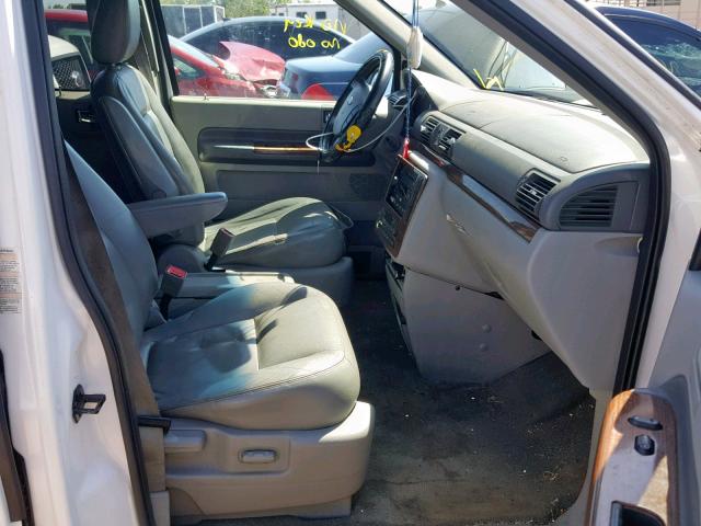 2FMDA58205BA06335 - 2005 FORD FREESTAR L WHITE photo 5