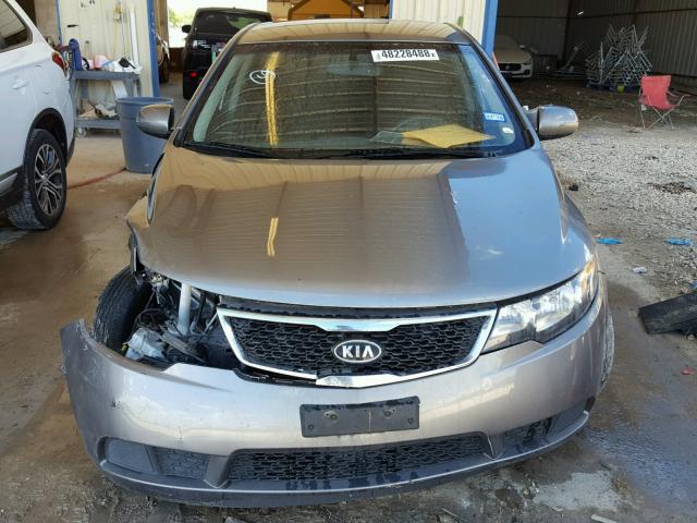 KNAFU4A20C5570509 - 2012 KIA FORTE EX SILVER photo 9