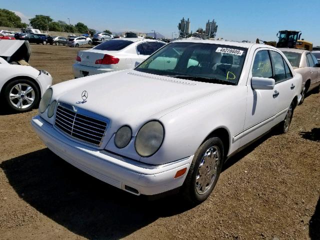 WDBJF65H3XA886144 - 1999 MERCEDES-BENZ E 320 WHITE photo 2