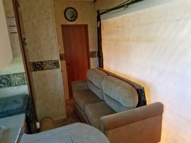 4YDF33328AA740064 - 2010 KEYSTONE MONTANA WHITE photo 6