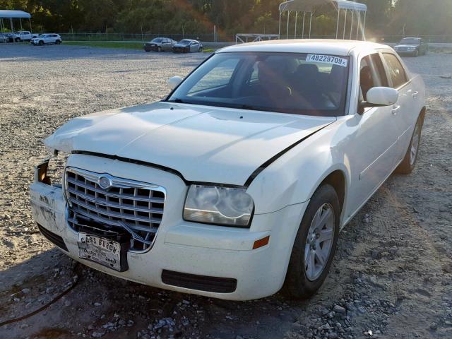 2C3LA43R76H418236 - 2006 CHRYSLER 300 WHITE photo 2