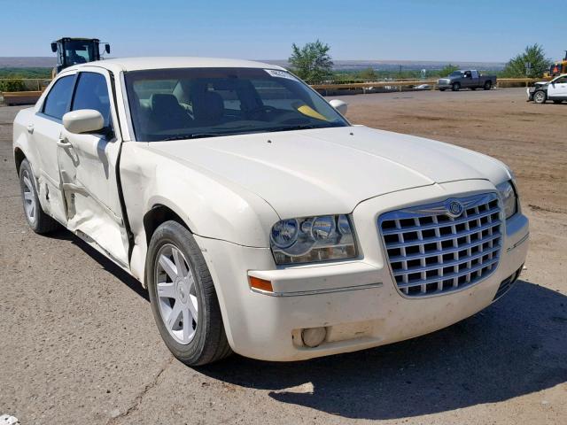 2C3JA53G35H612966 - 2005 CHRYSLER 300 TOURIN WHITE photo 1