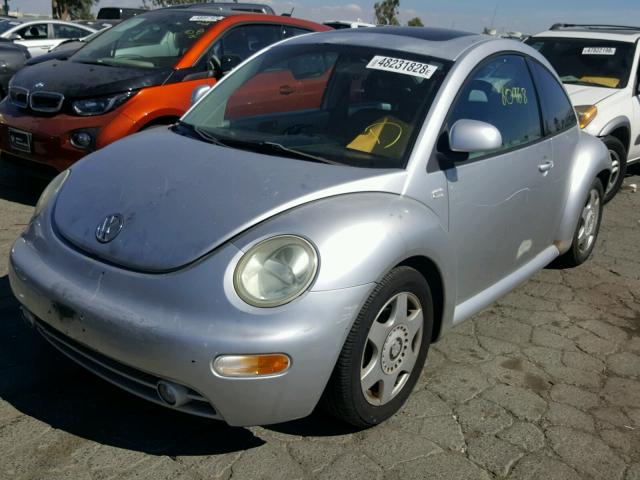 3VWDD21C3YM464092 - 2000 VOLKSWAGEN NEW BEETLE Silber Foto 2