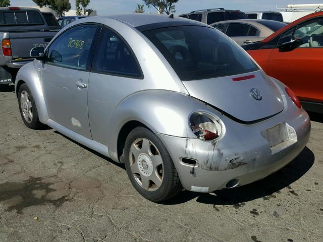 3VWDD21C3YM464092 - 2000 VOLKSWAGEN NEW BEETLE Silber Foto 3