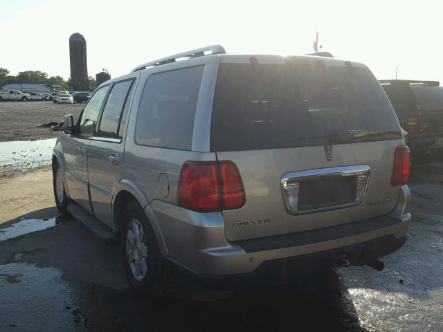 5LMFU28575LJ14649 - 2005 LINCOLN NAVIGATOR Күміс фото 3