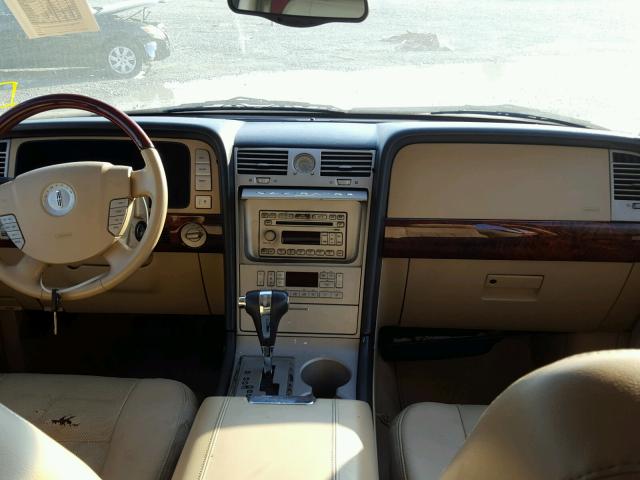 5LMFU28575LJ14649 - 2005 LINCOLN NAVIGATOR Күміс фото 9