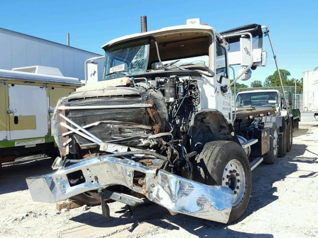 1M2AX13C69M004549 - 2009 MACK 800 GU800 WHITE photo 2