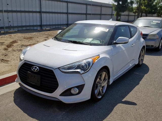 KMHTC6AE1DU147410 - 2013 HYUNDAI VELOSTER T WHITE photo 2