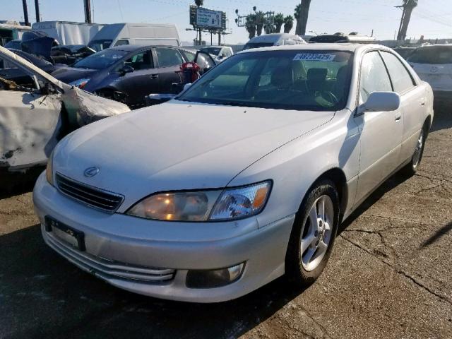 JT8BF28GXY5076696 - 2000 LEXUS ES 300 WHITE photo 2