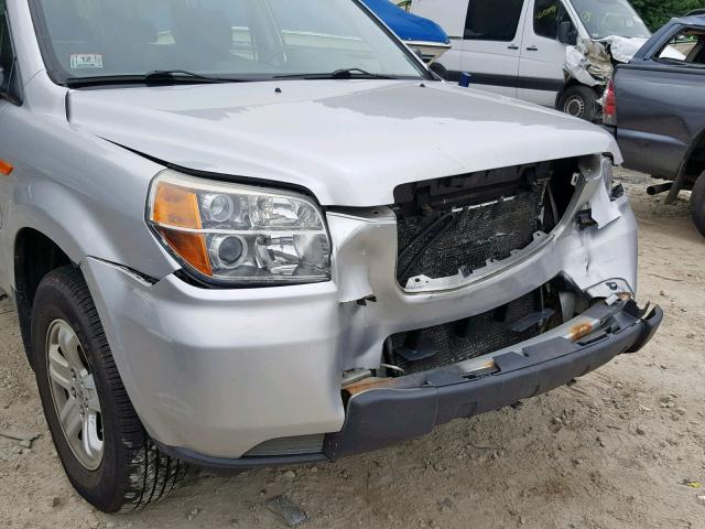 2HKYF18117H512741 - 2007 HONDA PILOT LX SILVER photo 9