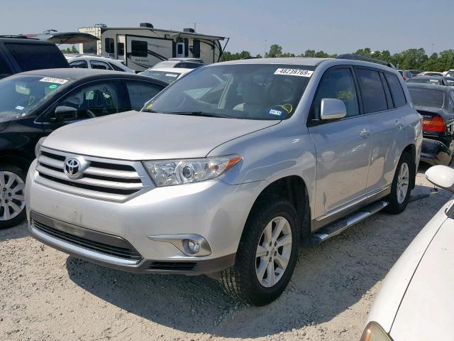 5TDZK3EH0CS054286 - 2012 TOYOTA HIGHLANDER SILVER photo 2