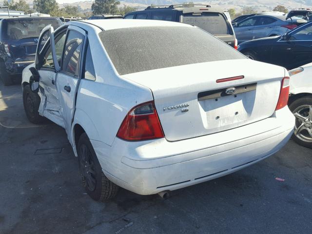 1FAHP34N57W323057 - 2007 FORD FOCUS ZX4 WHITE photo 3