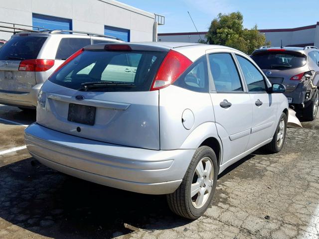 1FAHP37N87W248608 - 2007 FORD FOCUS ZX5 SILVER photo 4