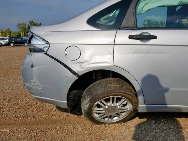 1FAHP35N68W118332 - 2008 FORD FOCUS SE SILVER photo 9