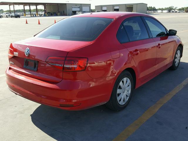 3VW2K7AJ3FM258910 - 2015 VOLKSWAGEN JETTA BASE RED photo 4