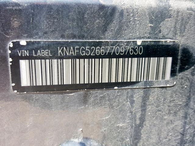 KNAFG526677097630 - 2007 KIA RONDO LX GRAY photo 10