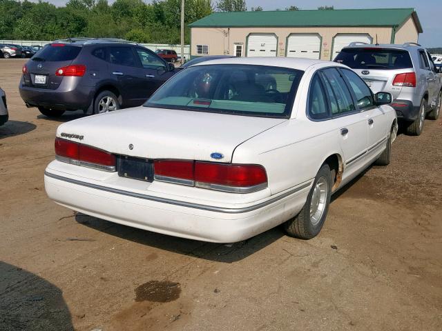 2FALP74W8TX168626 - 1996 FORD CROWN VICT WHITE photo 4