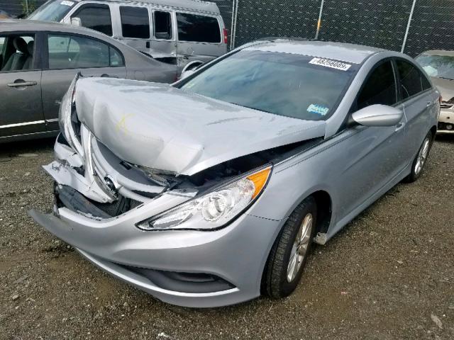 5NPEB4AC0EH942396 - 2014 HYUNDAI SONATA GLS SILVER photo 2