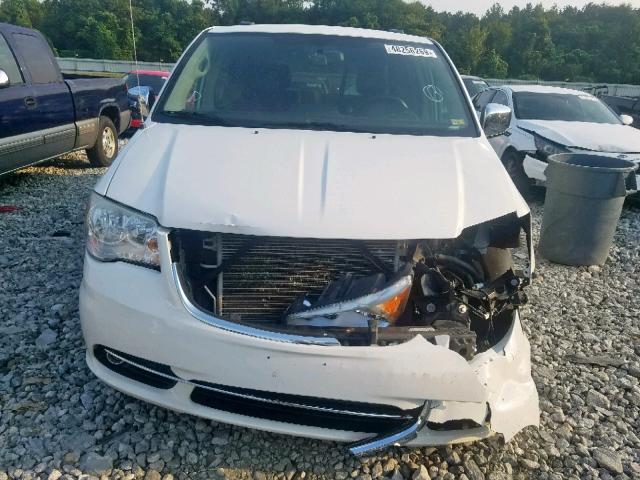 2A4RR8DG7BR651079 - 2011 CHRYSLER TOWN & COU WHITE photo 9