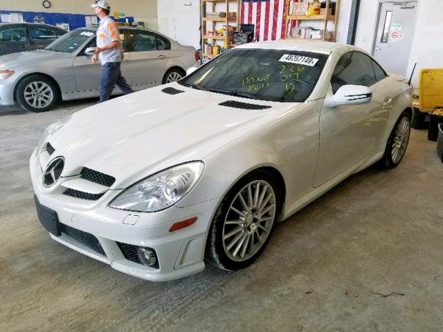 WDBWK5JA0AF226027 - 2010 MERCEDES-BENZ SLK 350 WHITE photo 2