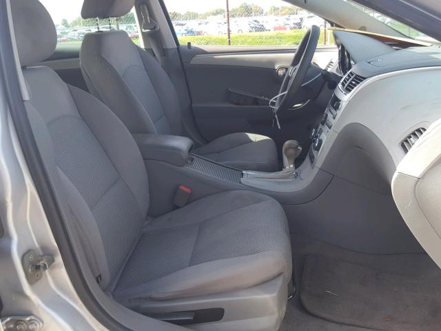 1G1ZB5E18BF204635 - 2011 CHEVROLET MALIBU LS 银色 照片 5