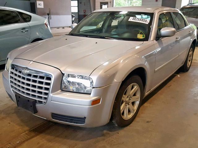 2C3LA43R37H885204 - 2007 CHRYSLER 300 SILVER photo 2