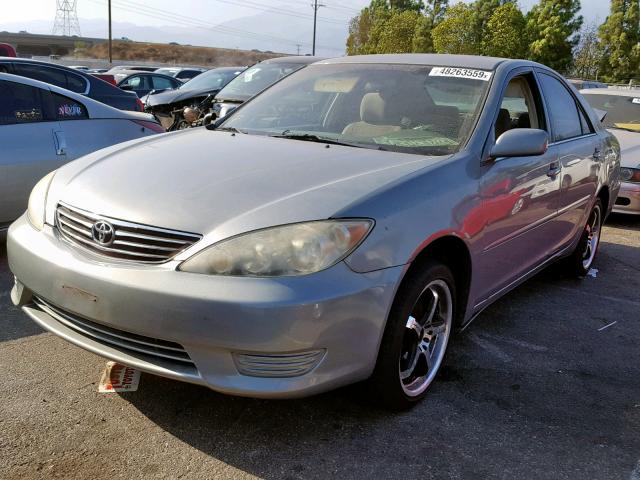 4T1BE32K05U602290 - 2005 TOYOTA CAMRY LE GRAY photo 2