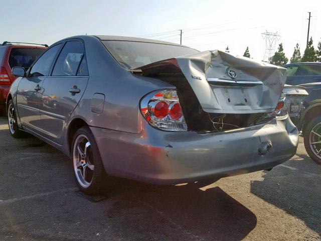 4T1BE32K05U602290 - 2005 TOYOTA CAMRY LE GRAY photo 3