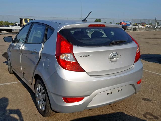 KMHCT5AE2HU300974 - 2017 HYUNDAI ACCENT SE SILVER photo 3