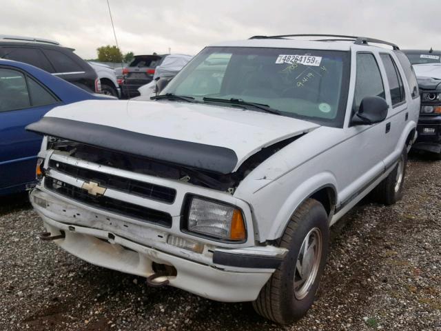 1GNDT13WXV2247009 - 1997 CHEVROLET BLAZER WHITE photo 2