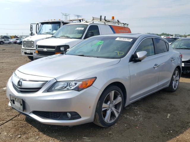 19VDE1F76DE003066 - 2013 ACURA ILX 20 TEC SILVER photo 2