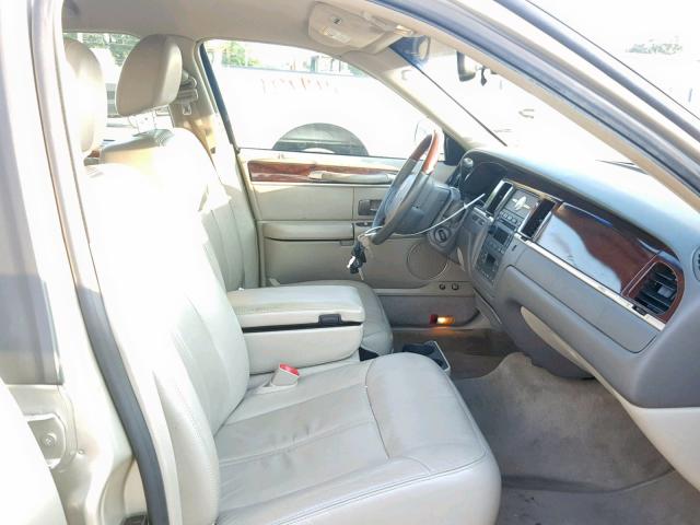 2LNHM82V79X635600 - 2009 LINCOLN TOWN CAR S TAN photo 5