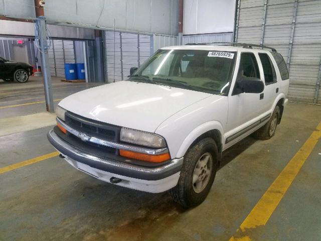 1GNDT13W0Y2252160 - 2000 CHEVROLET BLAZER WHITE photo 2