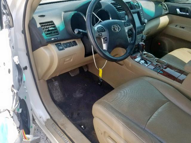 5TDYK3EH0BS048966 - 2011 TOYOTA HIGHLANDER WHITE photo 9