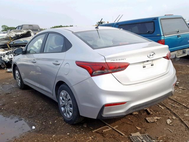 3KPC24A37JE012162 - 2018 HYUNDAI ACCENT SE SILVER photo 3