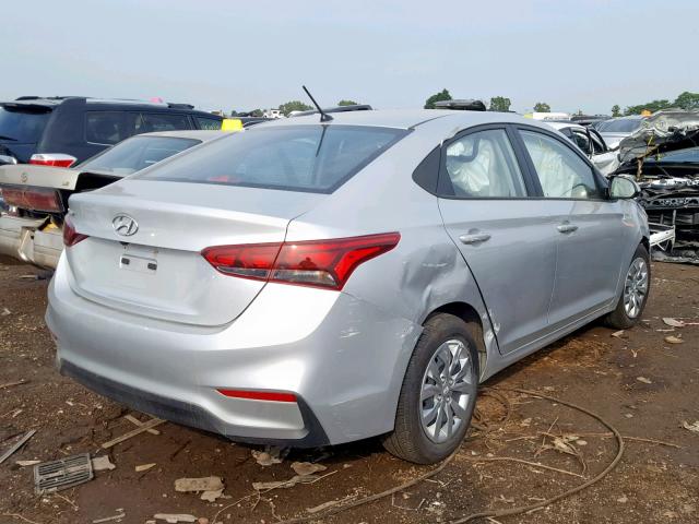 3KPC24A37JE012162 - 2018 HYUNDAI ACCENT SE SILVER photo 4